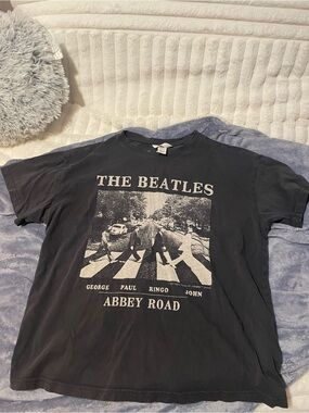the beatles graphic tee abbey road size M !!